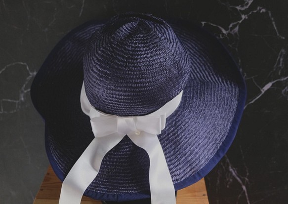 Bleu Roi 皇室藍 使用進口苧麻(細ケンマ草)製作的草帽 A hat made of ramie 第1張的照片