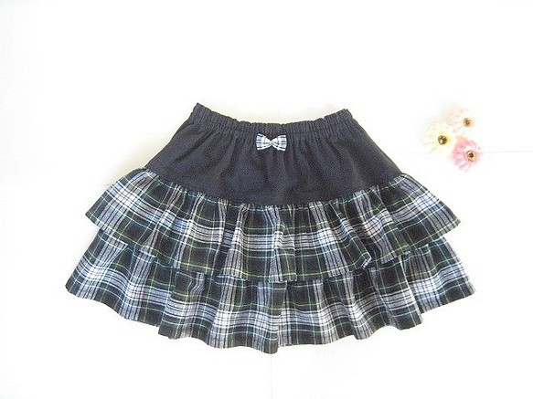 秋物２段フリルのキッズスカート☆チェック緑☆サイズ120 1枚目の画像