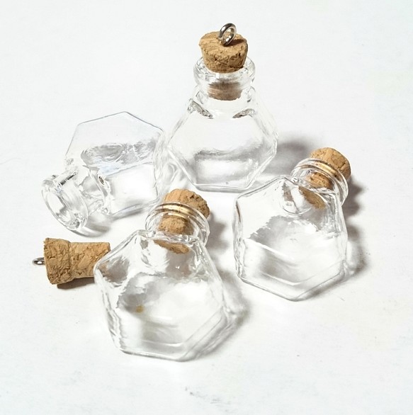 六角形の小瓶 コルクカン付き 4個セット 1枚目の画像