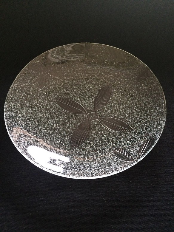 昭和型ガラス「めばえ」円形皿　小（Φ120mm） 1枚目の画像