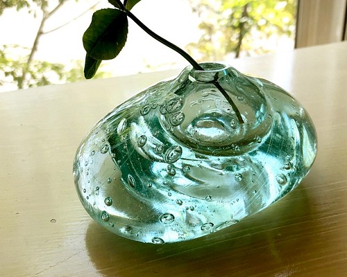 水の石（薄水色） 一輪挿し 一輪挿し・花瓶・花器 ガラス工房