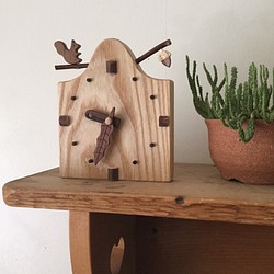 木製時計   リスとドングリ 1枚目の画像