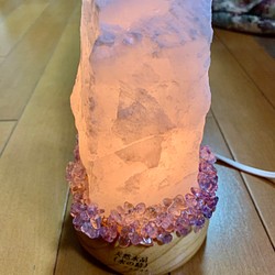 天然水晶の灯り　アメトリンの編み込み付き 1枚目の画像
