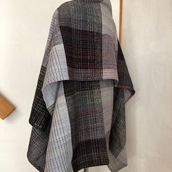 手織り ウール100％ ポンチョ （赤系）サイズＭ Ｗー02 コート 胡桃