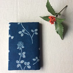 藍染め ブックカバー「 花降る日」 1枚目の画像