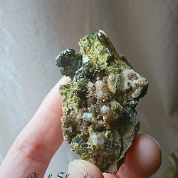 エピドート原石33g/Epidote/緑簾石/モロッコ産 天然石 Clagh-Skeealyn