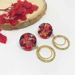 赤いお花と二重リングピアス/イヤリング 1枚目の画像