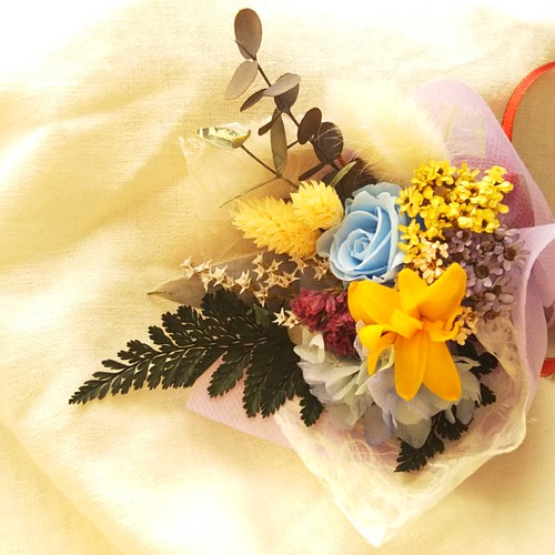 小さな小さな花束を ミニブーケ 送料無料 フラワー リース La Vie En Rose 通販 Creema クリーマ ハンドメイド 手作り クラフト作品の販売サイト