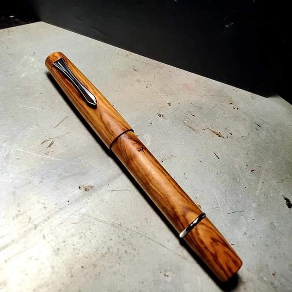 木製手作り】オリーブウッドファウンテンペン、これだけ、ユニーク