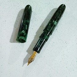 【木木手作】高級綠色壓克力封端鋼筆、原木筆、木原子筆、禮品、贈品、鋼筆、鋼珠筆、書寫工具 第1張的照片