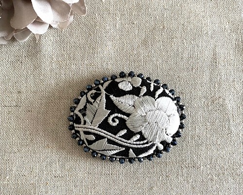 インド刺繍リボン ビーズ刺繍 モノトーン ブラック ホワイト ヘアゴム ポニーフック コサージュピン
