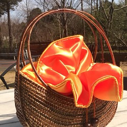 (タイ王室御用達)ヤーリパオ巾着かごバック弓型 茶 イエロー・オレンジ(8213) 1枚目の画像