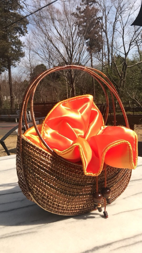 (タイ王室御用達)ヤーリパオ巾着かごバック弓型 茶 イエロー・オレンジ(8213) 1枚目の画像