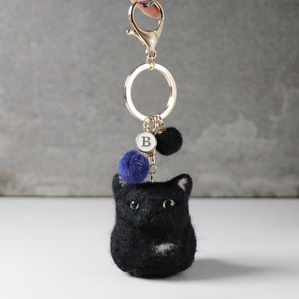 黑 貓丸【feiwa霏娃手作】字母名牌鑰匙圈 貓咪 寵物公仔 第1張的照片