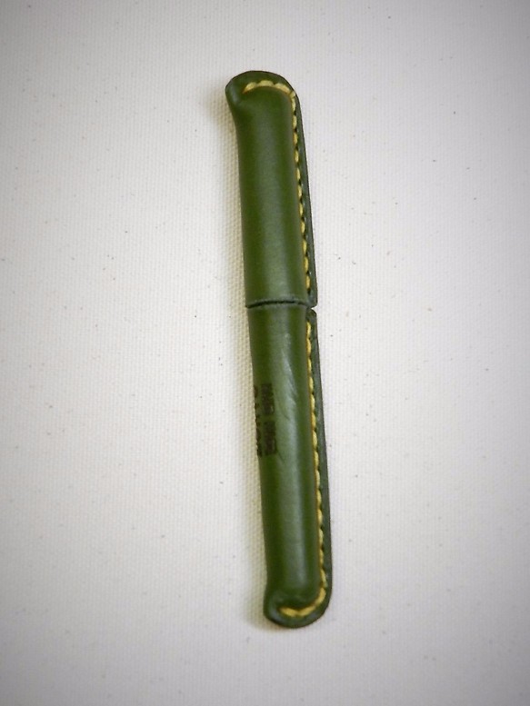 革ペン　1㎜水性ボールペン　緑色の牛革 1枚目の画像