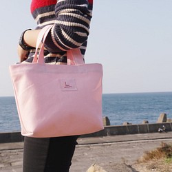 [さくらピンク]ハンドバッグ（英字カスタム、小花）/弁当バッグエコバッグハンドバッグカスタム刺繍 1枚目の画像