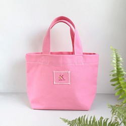 【桃粉色】手提袋 (客製英文字母)  / 便當袋 環保提袋 手工刺繡 (多色可選) 第1張的照片