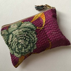 インドの刺し子布(グドゥリ) ポーチ　緑のお花 1枚目の画像