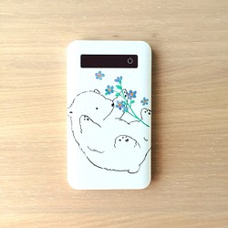 【送料無料】シロクマとお花のモバイルバッテリー 1枚目の画像