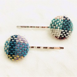 手織り生地くるみボタンのヘアピン2本セット⑥　ＮＺポッサム・メリノ・シルク 1枚目の画像