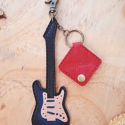 【免費客製】電吉他+Pick包-鑰時圈(吊飾)│植鞣革 手染上色 可烙印（10個字數） 第1張的照片