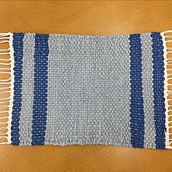 手織りのラグマット 1枚目の画像