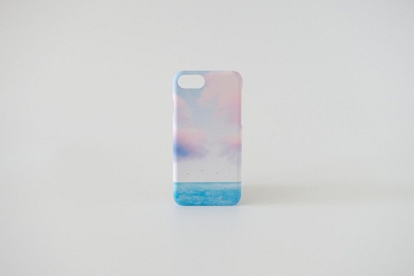 エメラルドブルー色の海と空の、スマホケース｜iPhone・Android 1枚目の画像
