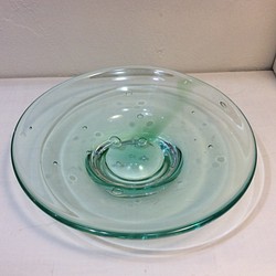ガラス皿「泉」（緑-1) 1枚目の画像