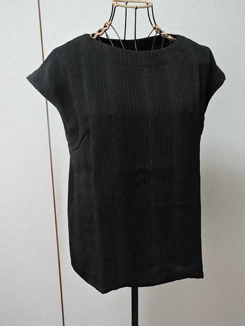 着物リメイクブラウス・一つ紋 黒 縦縞 1枚目の画像