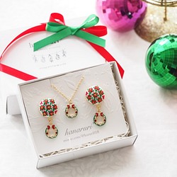 クリスマスコフレ☆刺繍のイヤリング(ピアス)&ネックレス《ポインセチア》 1枚目の画像