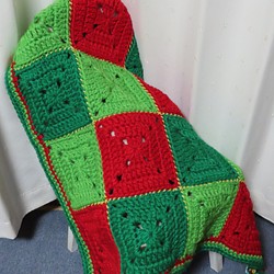 (値下げ中)クリスマスカラー 手編みブランケット