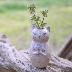 花束をもった 白猫  ミニ花瓶  一輪挿し 1枚目の画像