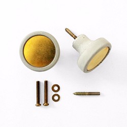 FENEN - Handcrafted concrete knob / hook – Inlaid Brass 1枚目の画像