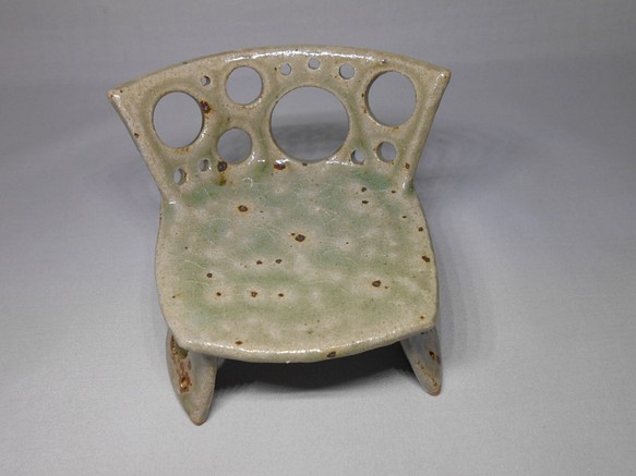 陶製のミニチュア椅子（灰釉） 1枚目の画像