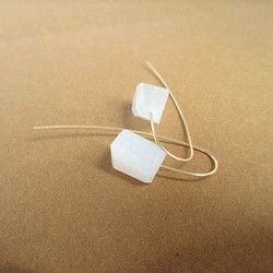 back long wire 14Kgf with white moonstone 第1張的照片