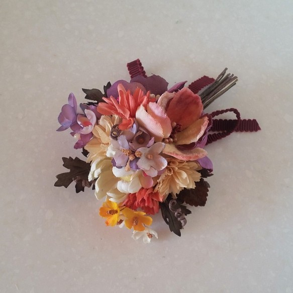 ダークレッドのグログランリボンの小花コサージュ（手染）87-130 1枚目の画像