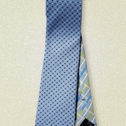 水玉とチェック柄のネクタイ　ブルー 1枚目の画像