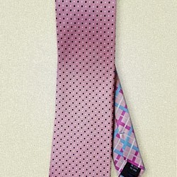 水玉とチェック柄のネクタイ　ピンク 1枚目の画像