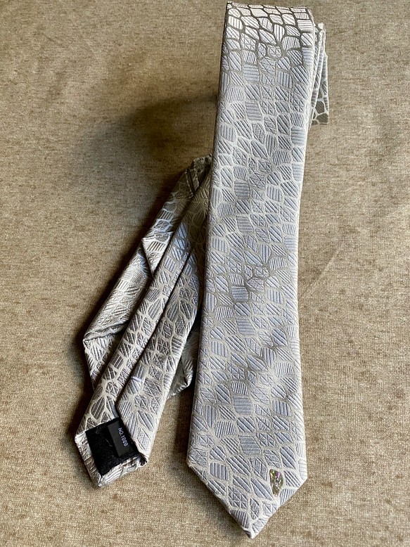 礼装用ネクタイ幅６.５　ポケットチーフ付き　シルバー　京都・西陣織　螺鈿　シルク 1枚目の画像