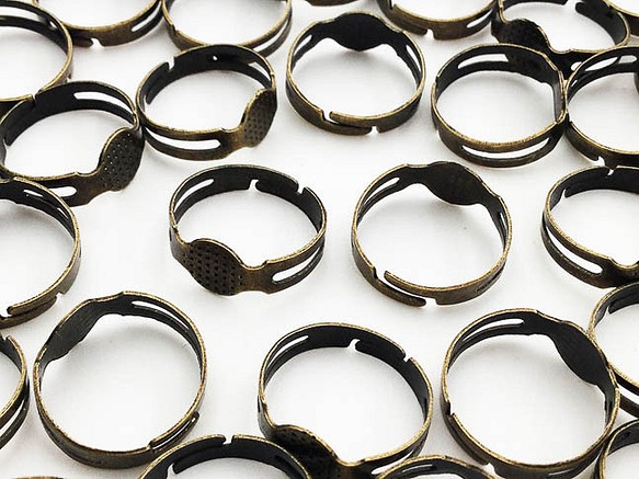 送料無料　リングパーツ　指輪　アンティーク　丸皿　7mm台座付き　50個　金古美　セッティング台座　金具　AP0670 1枚目の画像