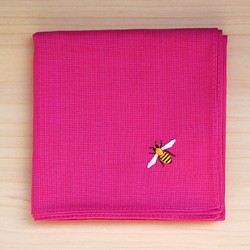 ハンカチ ピンク ミツバチ刺繍 1枚目の画像