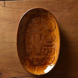 カフェタイムにおすすめ　器のレリーフパターンが可愛い　益子焼オーバルプレートL（茶） 1枚目の画像