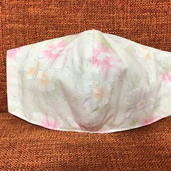白 花柄 Mサイズ コットン マスク ノーズワイヤー入り 不織布を入れるポケットがあります 保冷剤でもOK 1枚目の画像