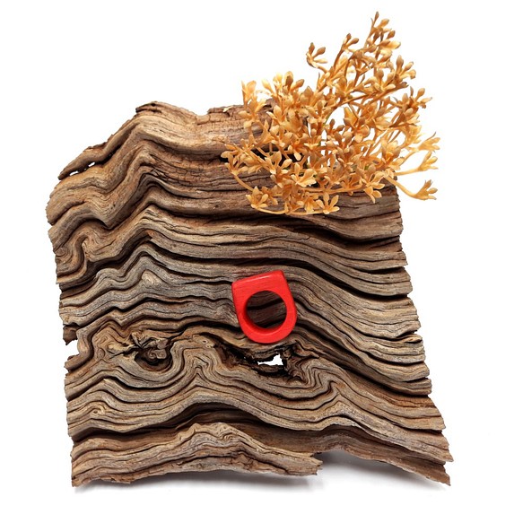 ウッド　木製リング　天然素材　赤色　珊瑚色　可愛い 1枚目の画像