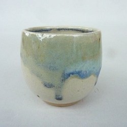 乳白釉とトルコブルーのカップ 1枚目の画像