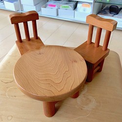 イスと丸テーブル（北海道カツラ材）未使用保管品　ヴィンテージ 1枚目の画像