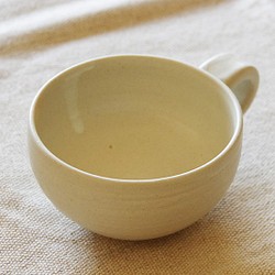 クリーム色のスープカップ 1枚目の画像