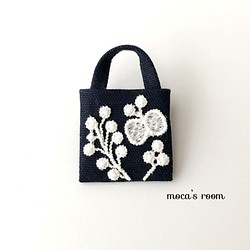 mini ♡ バッグのブローチ 花と小さなちょうちょ 1枚目の画像