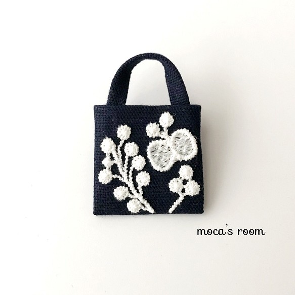 mini ♡ バッグのブローチ 花と小さなちょうちょ 1枚目の画像
