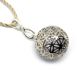フラワーオブライフ 球状（籠目）・メビウスの輪　ヘンプ ネックレス（銀色）（生命の花/神聖幾何学） 1枚目の画像